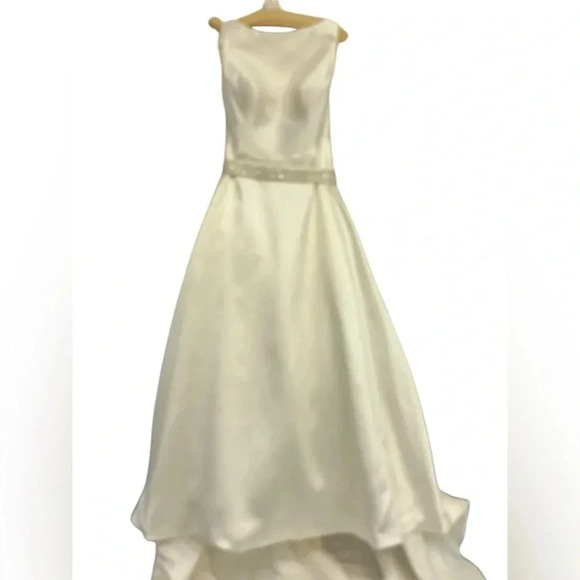 jacquelin exclusive Dresses & Skirts - NWT Jacquelin Exclusive Wedding Gown size 10 Ivory color bows beaded church